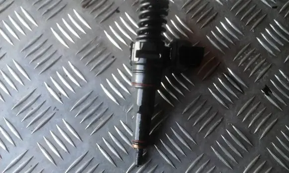 Audi A2 Fuel injector 038130073aq