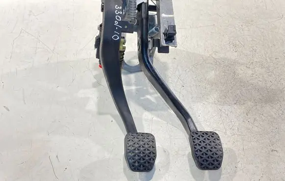 BMW 3 E90 E91 Pedal assembly 6779377 6787111 220310092
