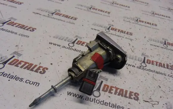 Mercedes-Benz E W210 Front door lock (next to the handle) 