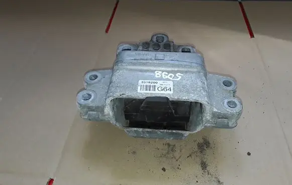 Volkswagen PASSAT B7 Engine mount bracket 1K0199555 3318200