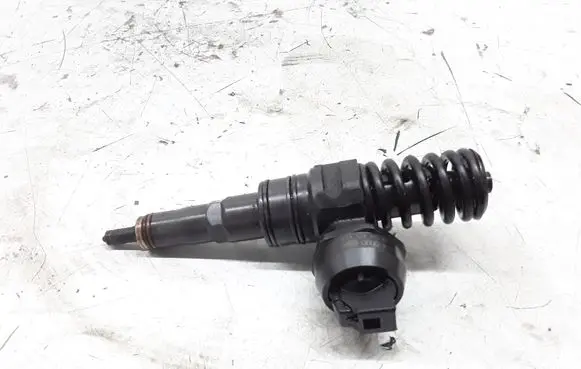 Skoda Fabia Mk1 (6Y) Fuel injector 038130073AJ 0414720037