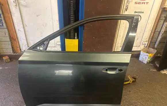 Skoda Superb B8 (3V) Front door 3V0831311