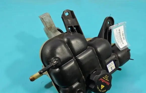 Jeep Grand Cherokee Coolant expansion tank/reservoir 68244088AA IMPRK1592085