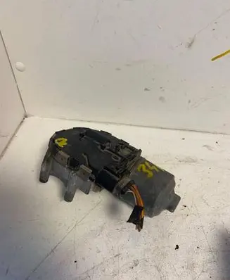 Seat Toledo III (5P) Wiper motor 5P0955119B 0390241936 0503112