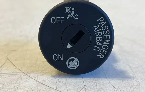 BMW X6 F16 Passenger airbag on/off switch 9326501