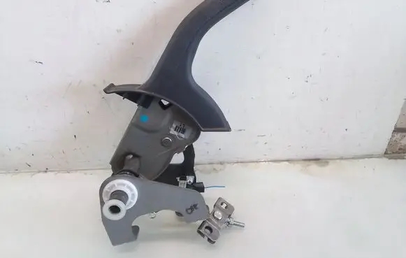 Hyundai i30 Handbrake/parking brake lever assembly