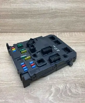 Peugeot 207 CC Fuse module 9655708380 S120104700L