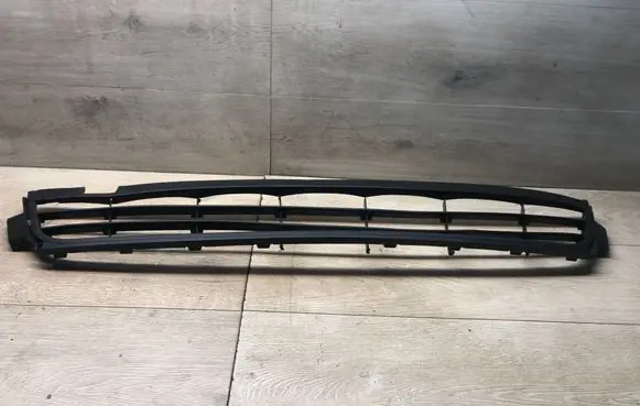 Volkswagen Sharan Front bumper lower grill 7N0853677A