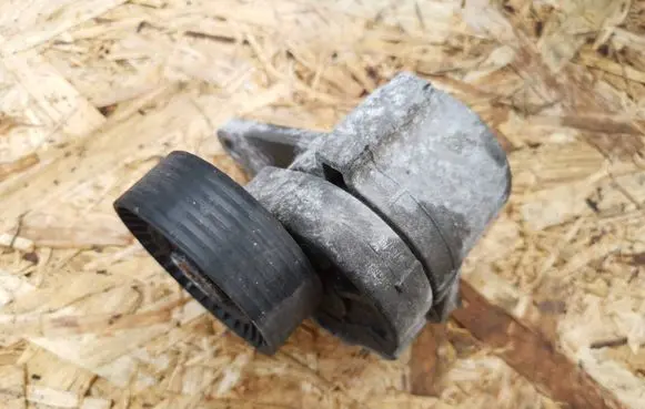 Volvo V70 Alternator belt tensioner 