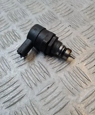 Toyota Auris 150 Fuel pressure regulator 2328033010