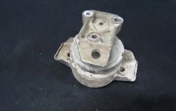 Volkswagen PASSAT B3 Engine mount bracket 535199262