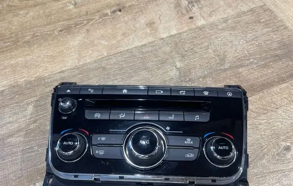 Jaguar XJ X351 Climate control unit GW9318C858ACE 1607270A