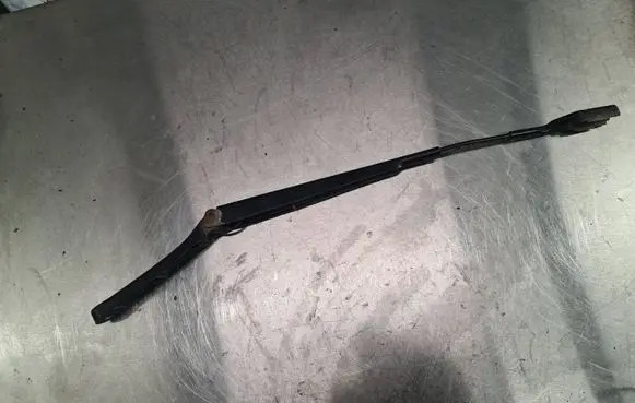 Volkswagen PASSAT B6 Front wiper blade arm 3C1955409C