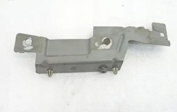 Fender mounting bracket
