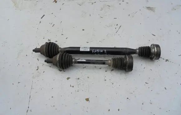Skoda Fabia Mk2 (5J) Front driveshaft 