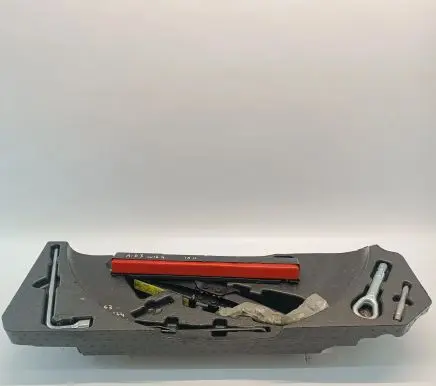 Mercedes-Benz ML W164 Spare wheel section trim 