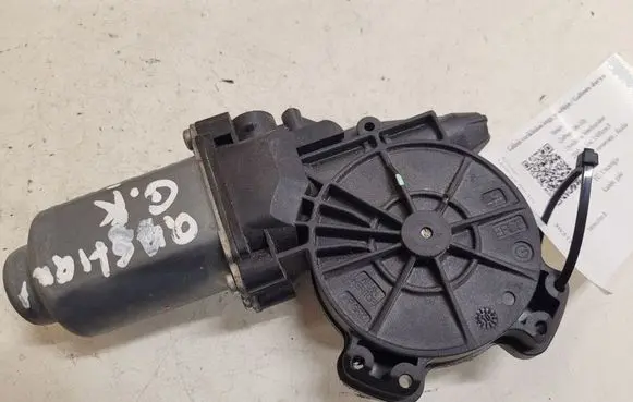 Nissan Qashqai Rear door window regulator motor 2033 402033F