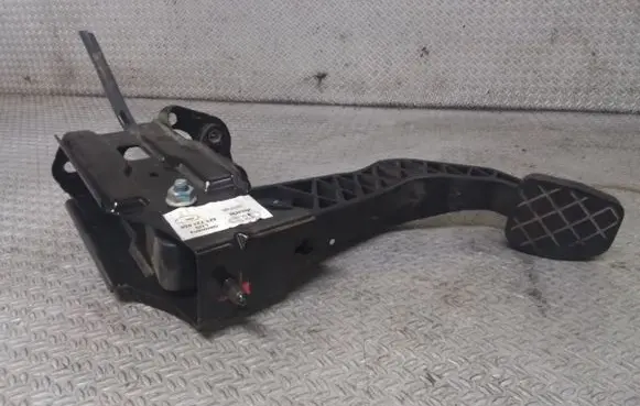 Audi A2 Clutch pedal 8Z1721059