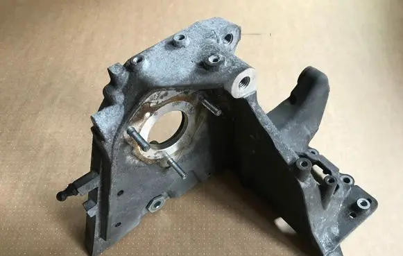 Opel Astra J Fuel pump bracket 55574721