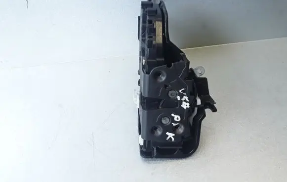 Volvo V50 Front door lock 30699796