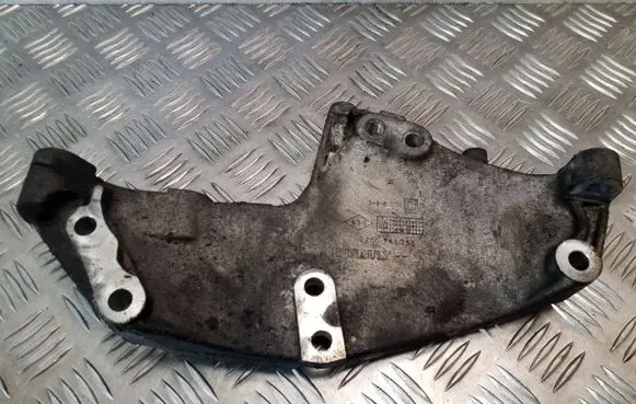 Opel Vivaro Engine mounting bracket 8200741758