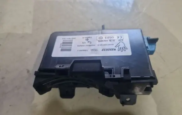 Renault Espace - Grand espace IV Ignition key card reader 8200104020A