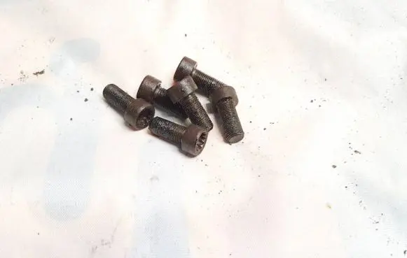 Volkswagen PASSAT B6 Nuts/bolts 