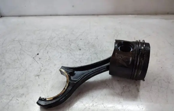 Mercedes-Benz S W221 Piston 