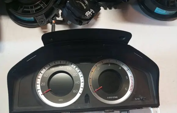 Volvo XC60 Speedometer (instrument cluster) 31270907