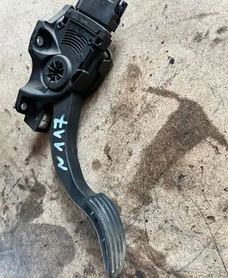 Volvo V70 Accelerator throttle pedal 6G929F836BD 6PV00922001 C95YE01