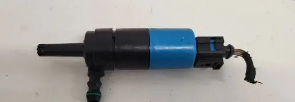Volkswagen PASSAT B6 Headlight washer pump 3B7955681