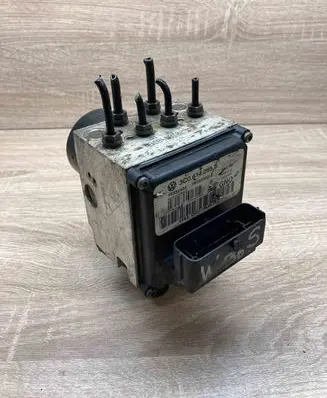 Volkswagen PASSAT B6 ABS Pump 3C0614095S 16332402 Y40718096