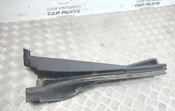 Mitsubishi Lancer Wiper trim MR533286