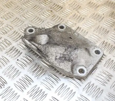 BMW 5 E60 E61 Engine mounting bracket 6776669