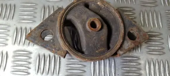 Nissan Primera Engine mount bracket 1132170