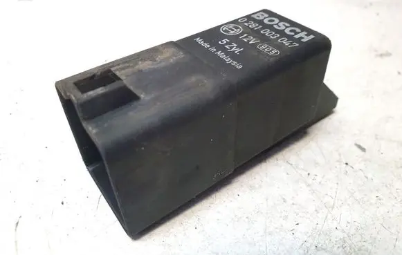 Volvo V40 Glow plug pre-heat relay 0281003047