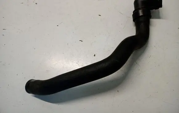 Engine coolant pipe/hose