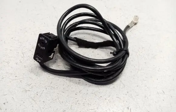 BMW 3 F30 F35 F31 AUX in-socket connector 9229246 84109229246 84109229244