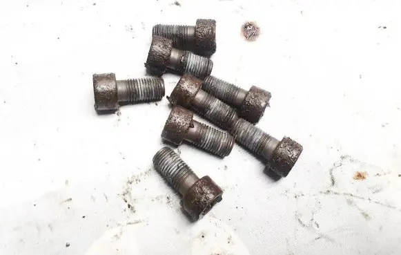 Opel Astra H Nuts/bolts 