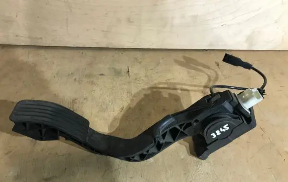Citroen C4 I Accelerator throttle pedal F00C3E2429 F00C3E2022 9650889180