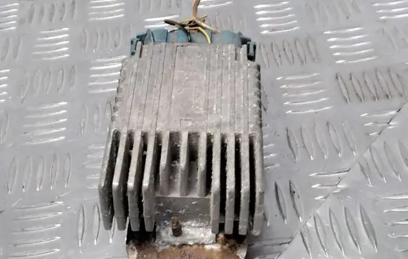 Mercedes-Benz E W210 Coolant fan relay A2035456832 E5001004