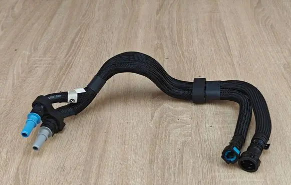 BMW 8 G16 Fuel line pipe 8571676