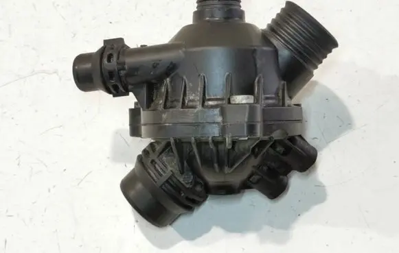 Thermostat/thermostat housing