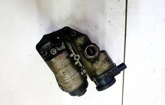 Volvo V70 Oil filter cover 6740230250