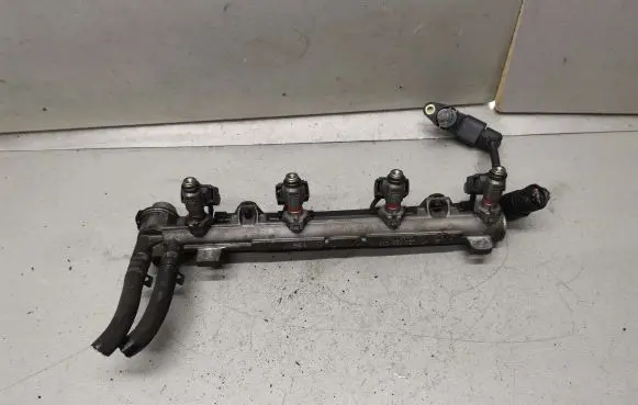 Volkswagen Golf IV Fuel injectors set 036133319B 036907601