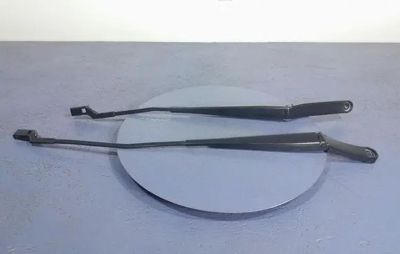 Front wiper blade arm