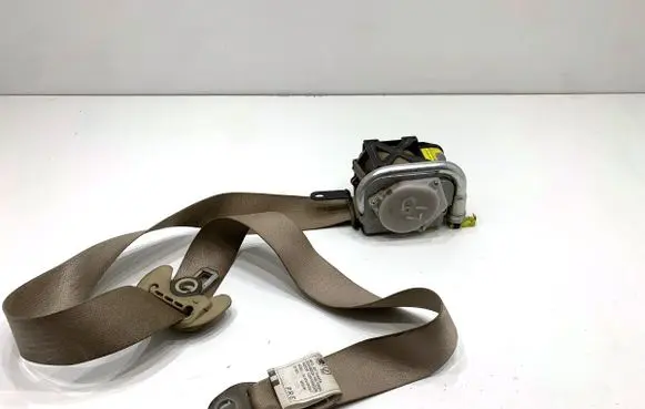 Toyota Land Cruiser (FJ75) Front seatbelt 