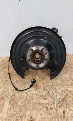 Rear wheel hub spindle/knuckle