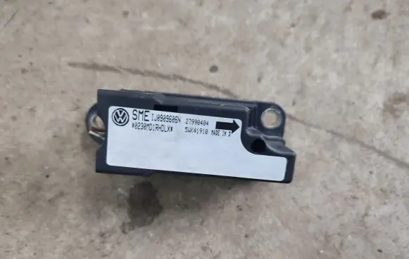 Volkswagen PASSAT B5 Airbag deployment crash/impact sensor 1J0909606N