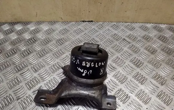 Volvo V70 Engine mount bracket 6G926F012DD 30671245